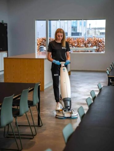 Fra kemi til kommunikation: Hvad skal du kigge efter hos din erhvervsrengøringspartner?