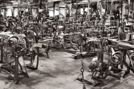 Fra håndbukkemaskiner til CNC-styrede: En historie om udviklingen inden for bukkemaskiner