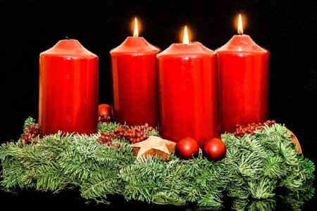 Skab julestemning med en unik adventskrans