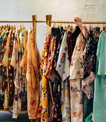 Stilfulde og praktiske: De bedste bøjlestangsholdere til enhver garderobe