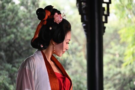 Hårspænder og hårtrends: Hvordan du kan opgradere din frisure med det rette tilbehør