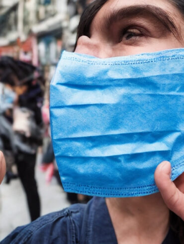 Mundkurv i offentligheden: Hvad siger loven om at bære mundkurv til mennesker?